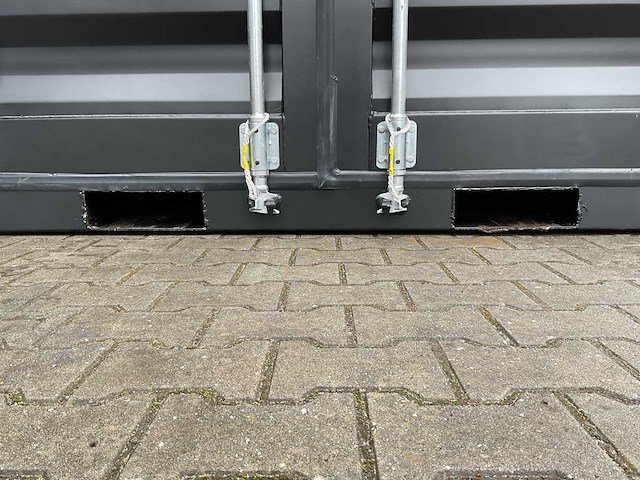 Rhino-cross-containers 8ft mini container met deur en raam - afbeelding 9 van  22