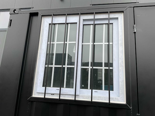 Rhino-cross-containers 8ft mini container met deur en raam - afbeelding 9 van  23