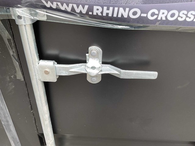Rhino-cross-containers 8ft mini container met deur en raam - afbeelding 12 van  23