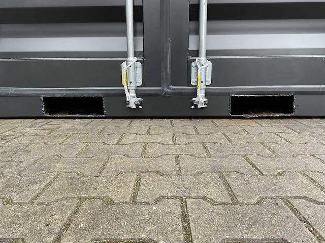 Rhino-cross-containers 8ft mini container met deur en raam - afbeelding 23 van  23