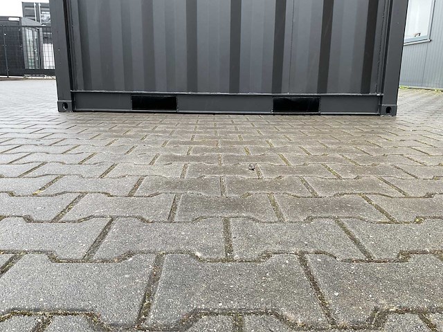 Rhino-cross-containers 9ft mini container met deur en raam - afbeelding 7 van  18