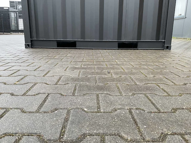 Rhino-cross-containers 9ft mini container met deur en raam - afbeelding 9 van  21