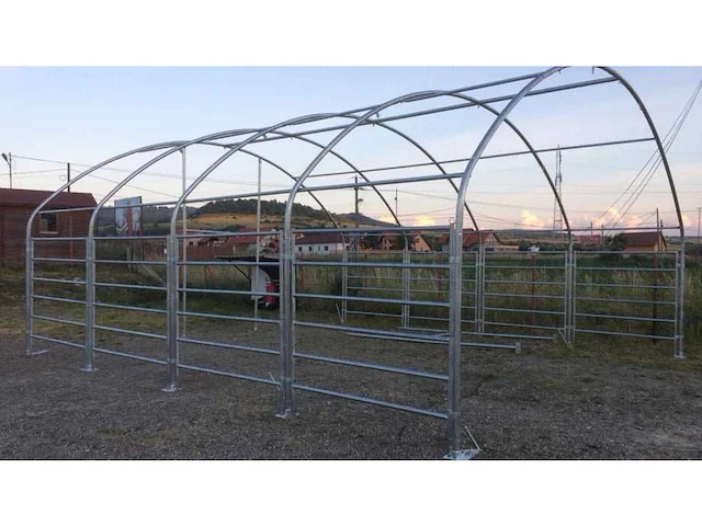 Rhino-cross-shelters 8 meter cattle tent 8x8x4 meter wit dierenverblijf - afbeelding 2 van  4