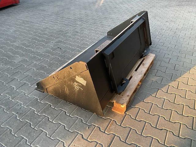 Rhino-cross standard bucket 66 inch voorzetapparatuur - afbeelding 4 van  8