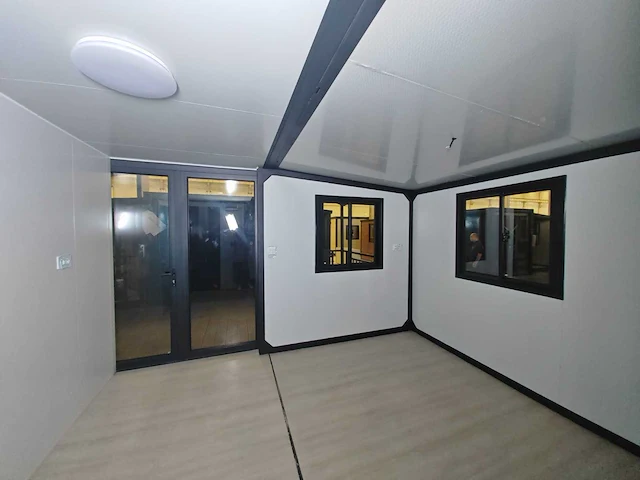 Rhino houses 20ft balcony donker houttiny house - afbeelding 13 van  22