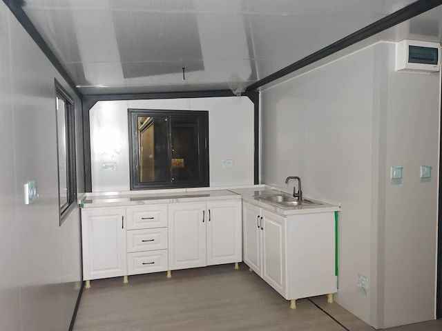Rhino houses 20ft balcony donker houttiny house - afbeelding 15 van  22