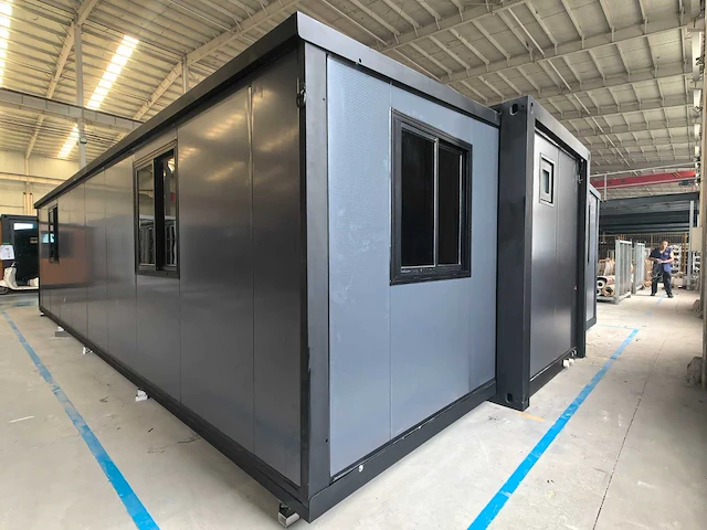 Rhino houses 30ft zwart tiny house - afbeelding 23 van  26