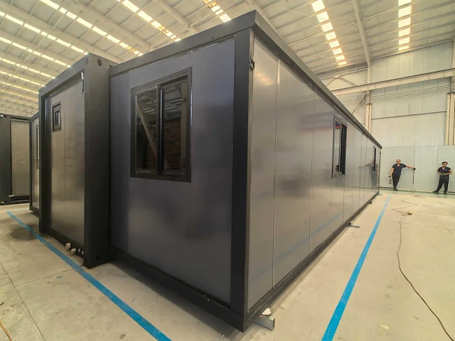 Rhino houses 40ft zwart tiny house - afbeelding 23 van  26