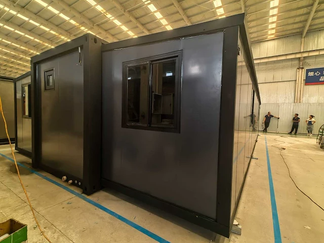 Rhino houses 40ft zwart tiny house - afbeelding 24 van  26