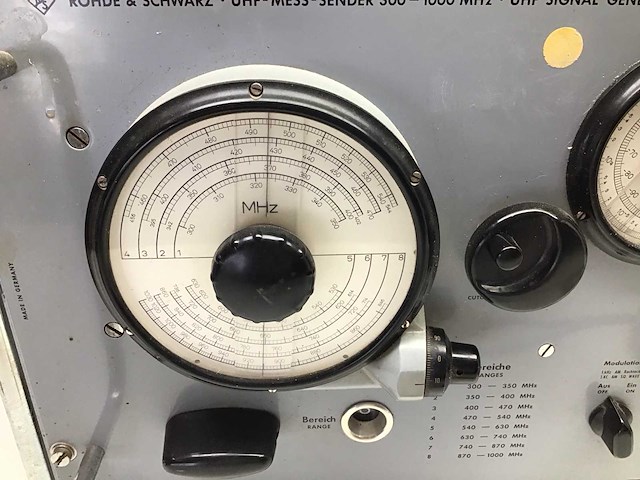 Rhode & schwarz uhf-mess sender 300 signaal generator - afbeelding 2 van  7