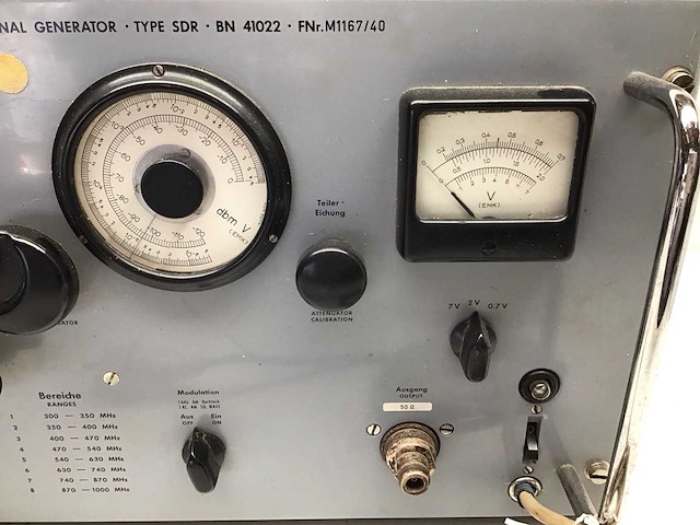 Rhode & schwarz uhf-mess sender 300 signaal generator - afbeelding 3 van  7