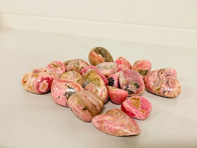 Rhodochrosiet trommelstenen - afbeelding 2 van  4