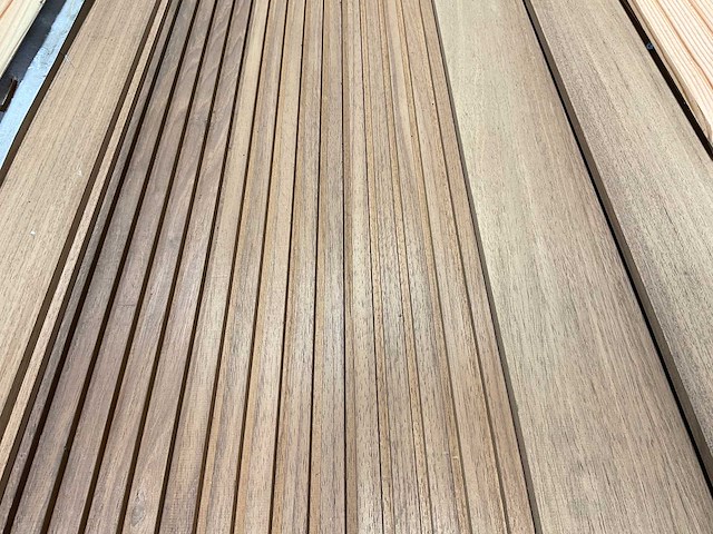 Rhombusprofielplank rib5 ayous thermowood 395x13,8x2,1 cm (15x) - afbeelding 3 van  7