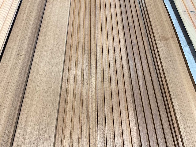 Rhombusprofielplank rib5 ayous thermowood 395x13,8x2,1 cm (15x) - afbeelding 4 van  7