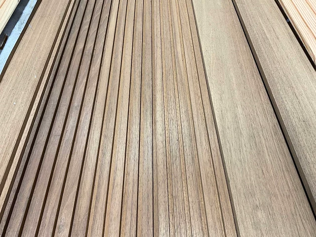 Rhombusprofielplank rib5 ayous thermowood 395x13,8x2,1 cm (15x) - afbeelding 3 van  7