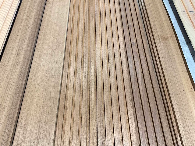 Rhombusprofielplank rib5 ayous thermowood 395x13,8x2,1 cm (15x) - afbeelding 4 van  7