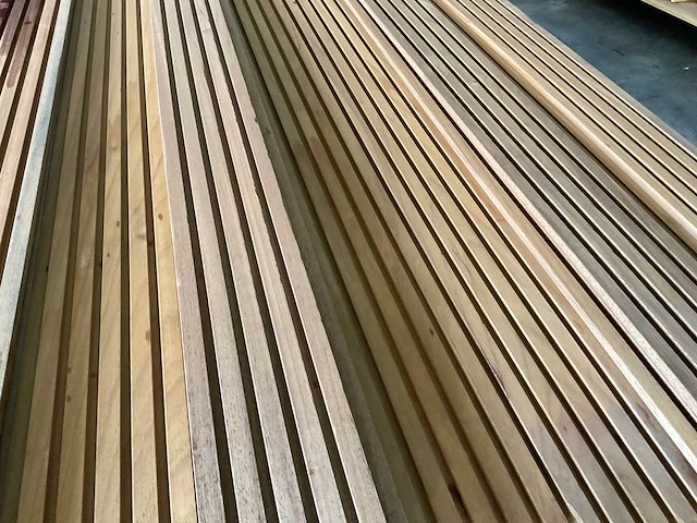 Rhombusprofielplank rib5 ayous thermowood 395x13,8x2,1 cm (25x) - afbeelding 4 van  8