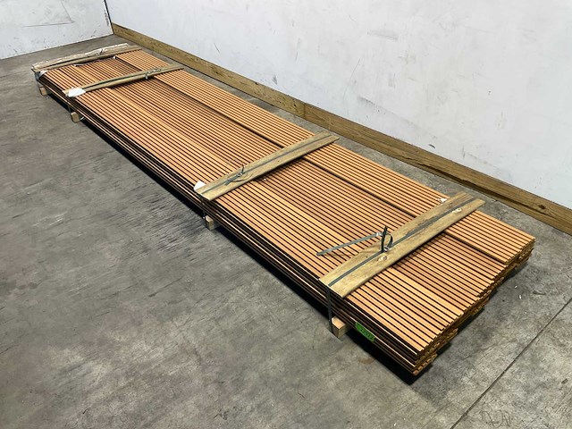 Rhombusprofielplank rib5 ayous thermowood 420x13,8x2,1 cm (15x) - afbeelding 1 van  6