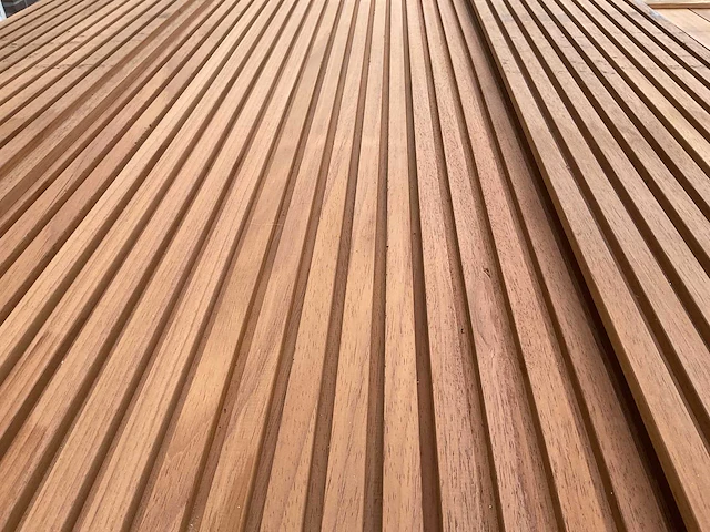 Rhombusprofielplank rib5 ayous thermowood 420x13,8x2,1 cm (25x) - afbeelding 4 van  8