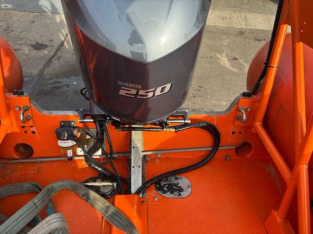 Rib-boot met yamaha 250 pk buitenboordmotor, avon, sr6, op tth easyroller bootrailer - afbeelding 7 van  45