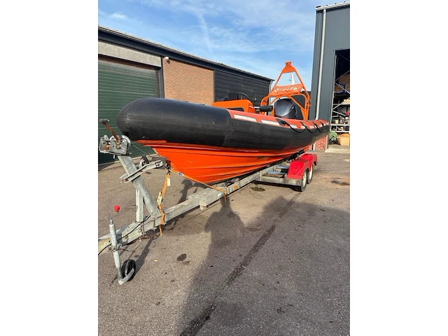 Rib-boot met yamaha 250 pk buitenboordmotor, avon, sr6, op tth easyroller bootrailer - afbeelding 1 van  45