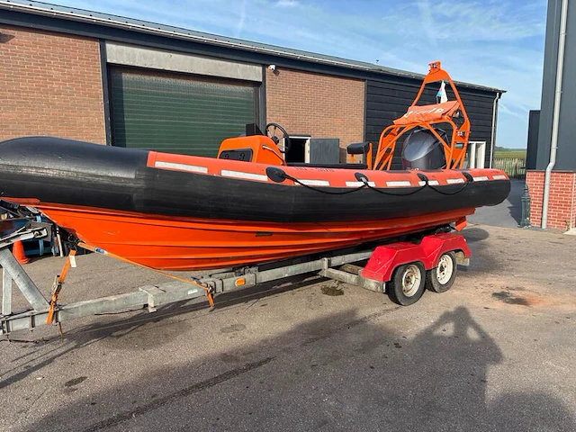Rib-boot met yamaha 250 pk buitenboordmotor, avon, sr6, op tth easyroller bootrailer - afbeelding 12 van  45