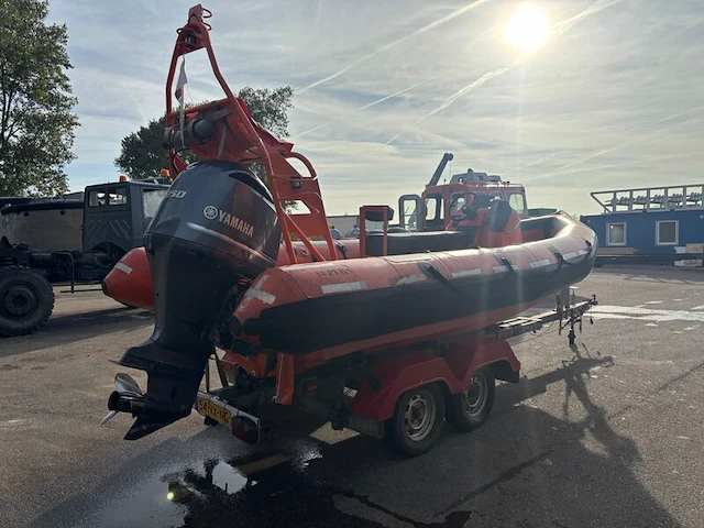 Rib-boot met yamaha 250 pk buitenboordmotor, avon, sr6, op tth easyroller bootrailer - afbeelding 34 van  45