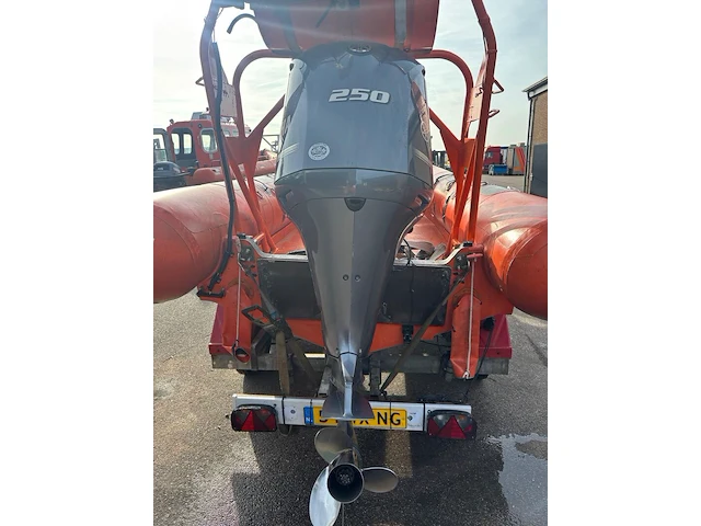 Rib-boot met yamaha 250 pk buitenboordmotor, avon, sr6, op tth easyroller bootrailer - afbeelding 42 van  45