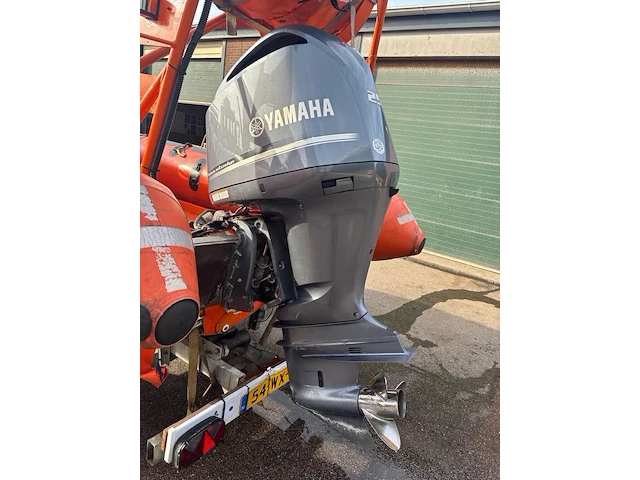Rib-boot met yamaha 250 pk buitenboordmotor, avon, sr6, op tth easyroller bootrailer - afbeelding 44 van  45