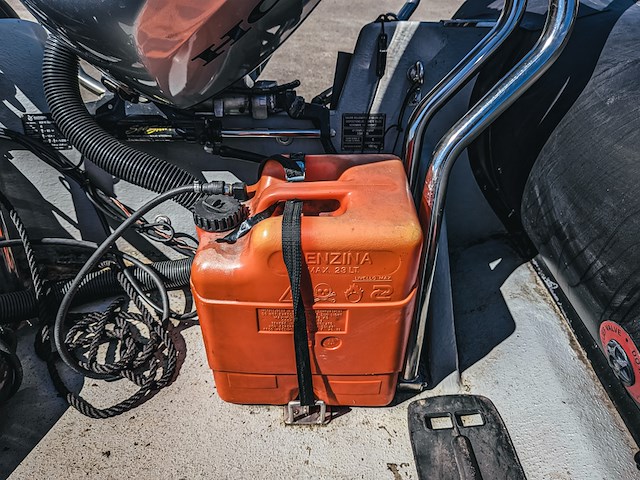 Rib boot, narwhal, hd 580, met buitenboordmotor, honda bf100 op boottrailer, pega 1150 - afbeelding 21 van  54