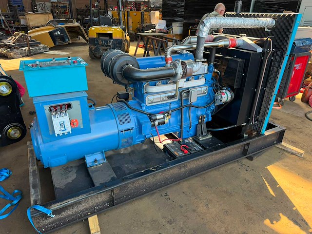 Ricardo 200 kva (160kw) noodstroomaggregaat - afbeelding 1 van  7