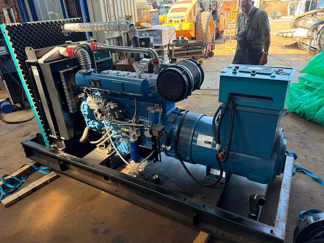 Ricardo 200 kva (160kw) noodstroomaggregaat - afbeelding 2 van  7