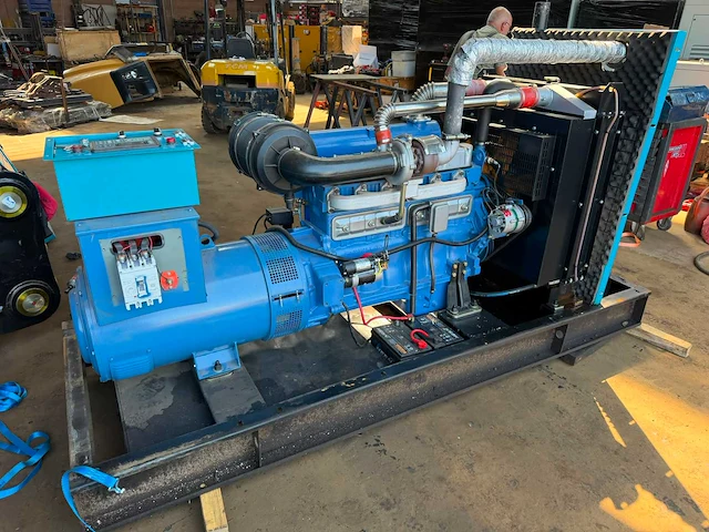 Ricardo 200 kva (160kw) noodstroomaggregaat - afbeelding 1 van  7
