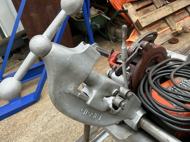 Ridgid - 535 - industriële pijpdraadsnijmachine op verrijdbaar onderstel - afbeelding 7 van  17