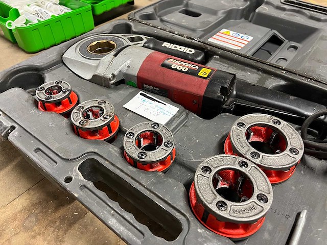 Ridgid - model 600 - draadsnijmachine met 5 snijkoppen in koffer - afbeelding 2 van  4