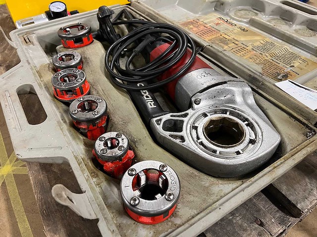 Ridgid - model 600 - draadsnijmachine met 6 draadsnijkoppen - afbeelding 2 van  6