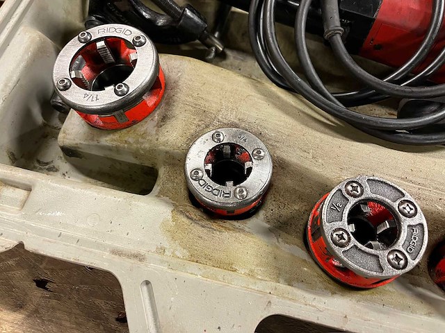 Ridgid - model 600 - draadsnijmachine met 6 draadsnijkoppen - afbeelding 5 van  6