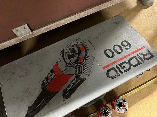 Ridgid - model 600 - draadsnijmachine met draadsnijkoppen (2x) - afbeelding 6 van  7