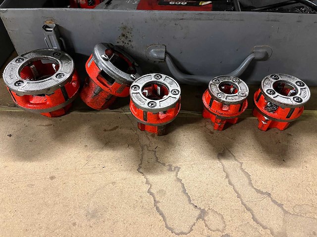 Ridgid - model 600 - draadsnijmachine met draadsnijkoppen (2x) - afbeelding 7 van  7