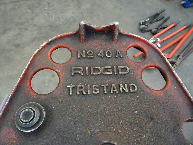 Ridgid - no 40 a tristand - pionierwerkbank met openslaande pijpenklem - afbeelding 3 van  3