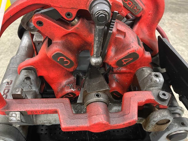 Ridgid 300 compact draadsnijmachine - afbeelding 3 van  14