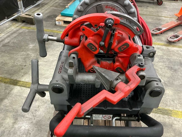 Ridgid 300 compact draadsnijmachine - afbeelding 3 van  16