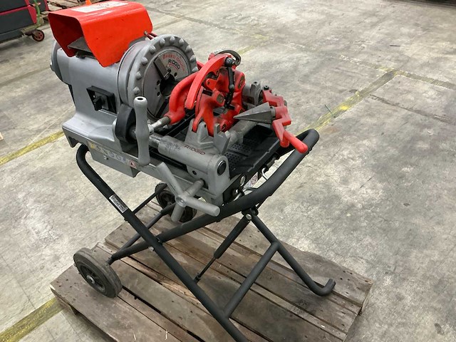 Ridgid 300 compact draadsnijmachine - afbeelding 4 van  16