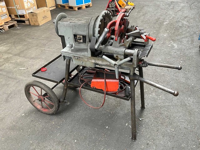 Ridgid 300 compact verrijdbare draadsnijmachine - afbeelding 1 van  9