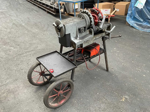 Ridgid 300 compact verrijdbare draadsnijmachine - afbeelding 2 van  9