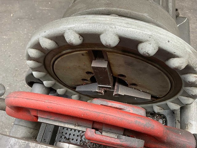 Ridgid 300 compact verrijdbare draadsnijmachine - afbeelding 6 van  9