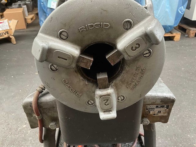 Ridgid 300 compact verrijdbare draadsnijmachine - afbeelding 7 van  9