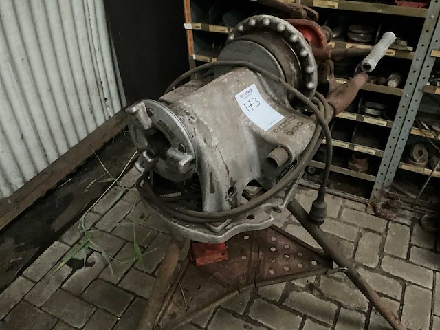 Ridgid 300 elektrische pijpdraadsnijmachine - afbeelding 3 van  9