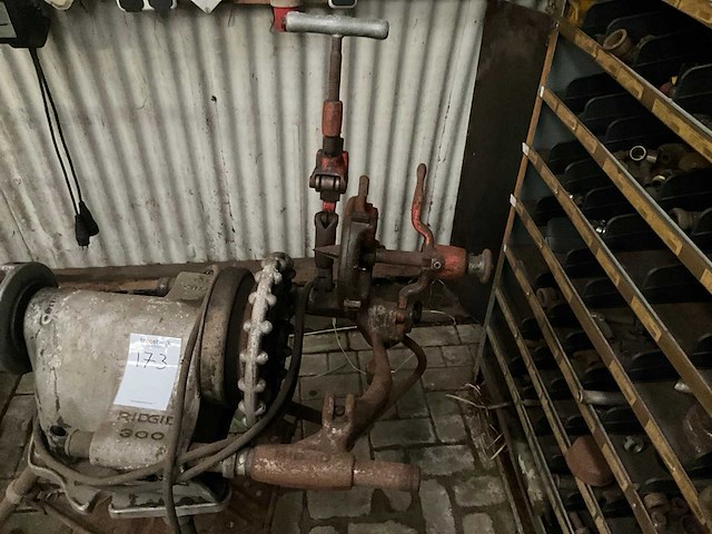 Ridgid 300 elektrische pijpdraadsnijmachine - afbeelding 5 van  9