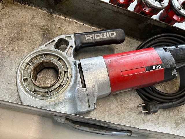 Ridgid 600 draadsnijmachine - afbeelding 2 van  8